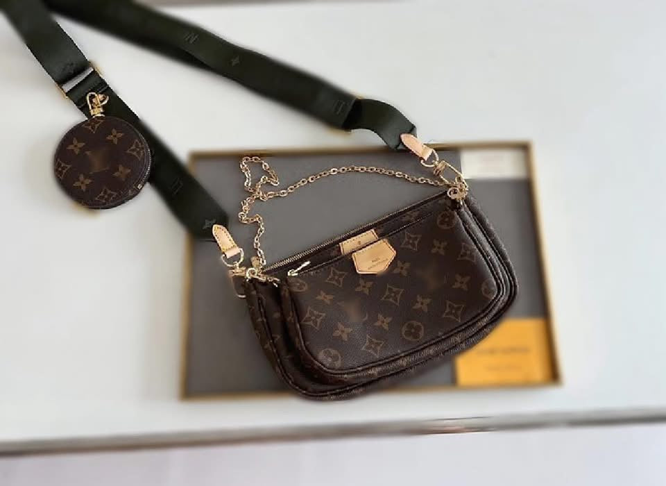 Crossbody coin pouch